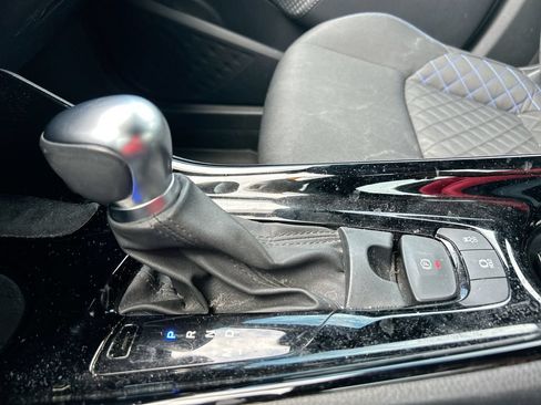 Used 2021 Toyota C-HR XLE FWD image 24