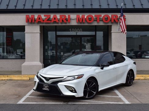 Used 2019 Toyota Camry XSE w/ Navigation Package FWD image 2
