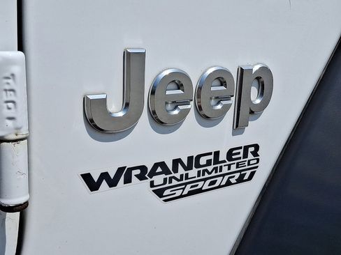 Used 2018 Jeep Wrangler Unlimited Sport S AWD/4WD image 23