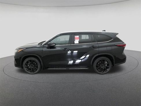 New 2026 Toyota Highlander XLE image 3