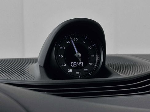 Certified 2025 Porsche Taycan image 16