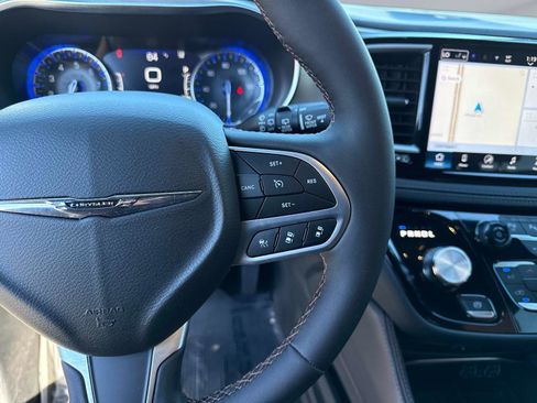 Used 2024 Chrysler Pacifica Pinnacle image 33
