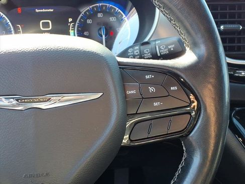 Used 2020 Chrysler Pacifica Touring-L Plus w/ S Appearance Package image 14