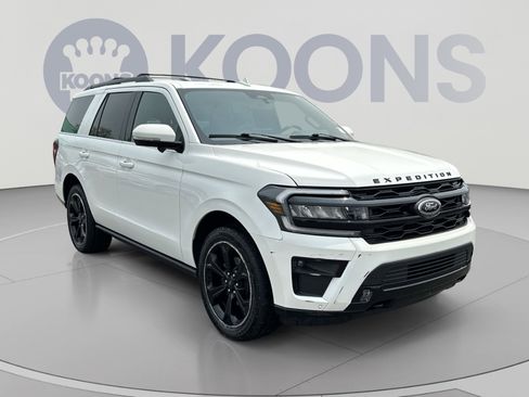 Used 2023 Ford Expedition Limited AWD/4WD image 2
