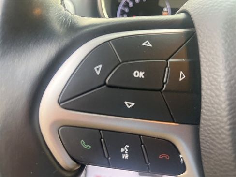 Used 2020 Jeep Grand Cherokee Altitude image 27