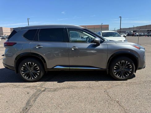 Used 2024 Nissan Rogue Platinum w/ Platinum Premium Package FWD image 4