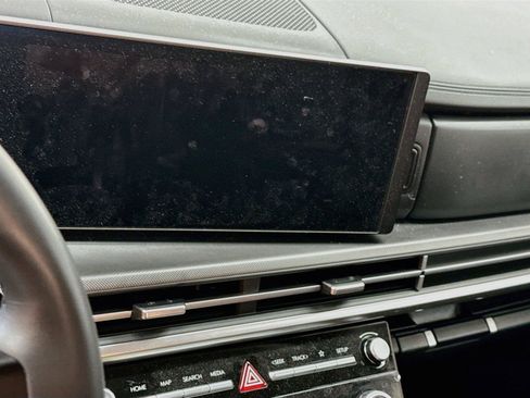 Used 2025 Hyundai Santa Fe SE AWD/4WD image 4
