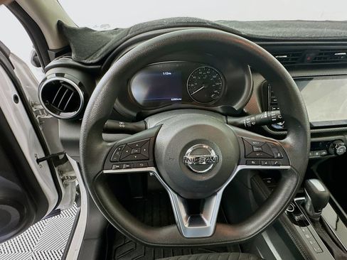Used 2021 Nissan Kicks SV FWD image 11