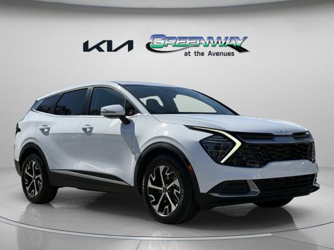Used 2024 Kia Sportage EX FWD image 2