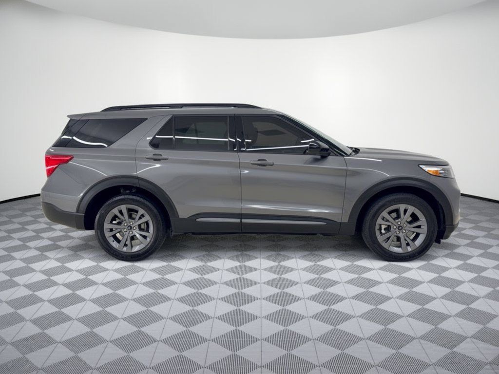 Used 2023 Ford Explorer XLT w/ Equipment Group 202A AWD/4WD image 8