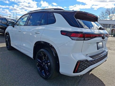 New 2026 Volkswagen Tiguan SE R-Line image 3