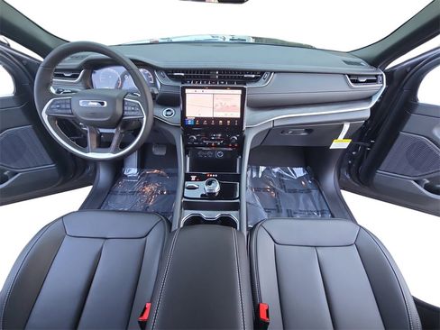 New 2025 Jeep Grand Cherokee Limited image 37