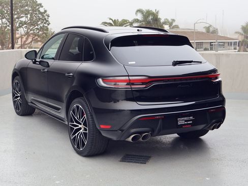 Certified 2022 Porsche Macan S image 3