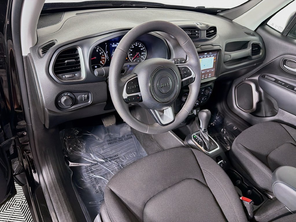Used 2023 Jeep Renegade Latitude AWD/4WD image 9