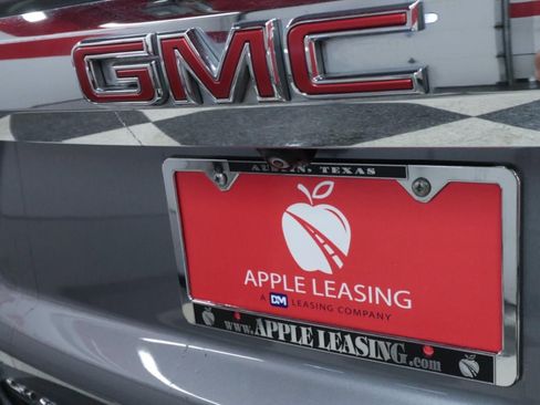 Used 2021 GMC Yukon SLT w/ SLT Premium Package image 28