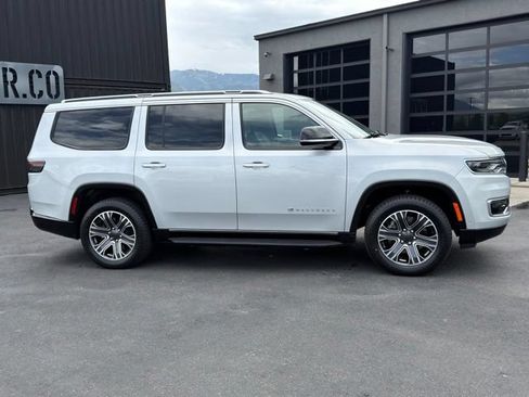 Used 2024 Jeep Wagoneer Series II AWD/4WD image 5