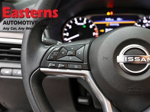 Used 2025 Nissan Altima 2.5 SV FWD image 15