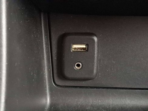 Used 2018 GMC Canyon SLE w/ SLE Convenience Package image 24