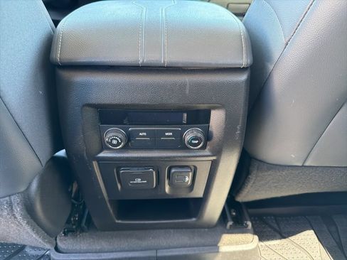 Used 2020 Chevrolet Traverse LT w/ LT Premium Package AWD/4WD image 20