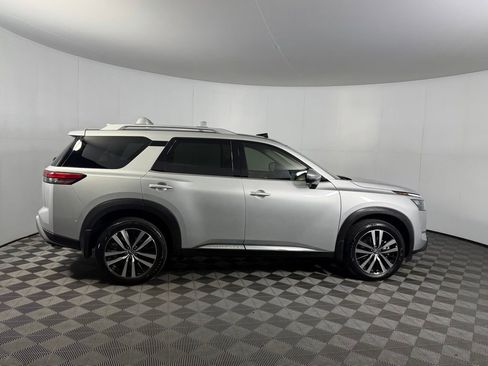 Used 2025 Nissan Pathfinder Platinum w/ Cargo Package AWD/4WD image 2