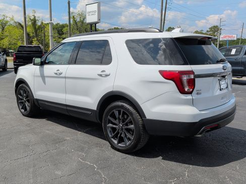 Used 2017 Ford Explorer XLT w/ Equipment Group 202A FWD image 11