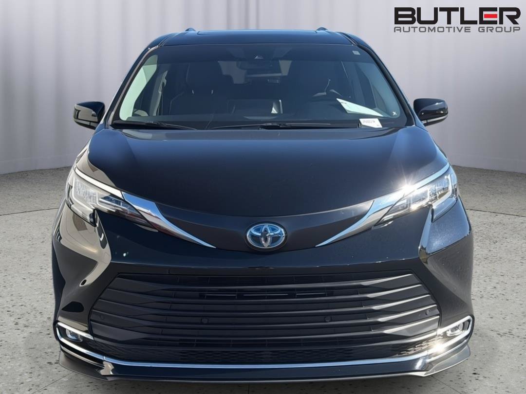 Used 2023 Toyota Sienna XLE FWD image 9
