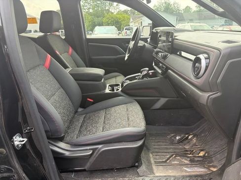 Used 2024 Chevrolet Colorado Z71 w/ Z71 Convenience Package 2 AWD/4WD image 14