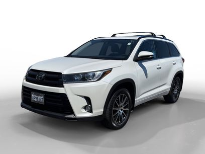 Used 2018 Toyota Highlander SE w/ Carpet Mat Package (TMS)