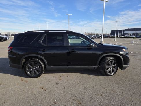 Used 2025 Honda Pilot Sport image 18