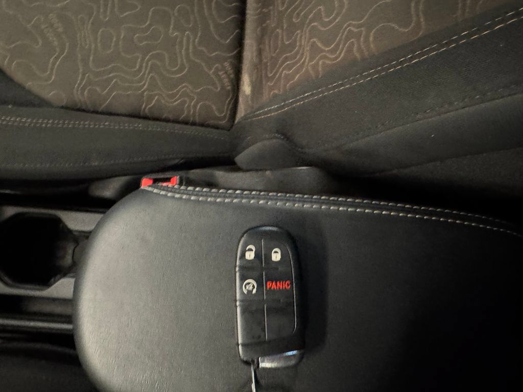 Used 2023 Jeep Renegade Latitude AWD/4WD image 17