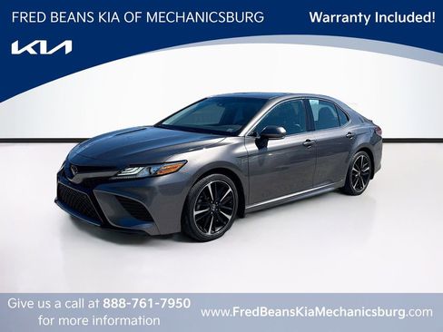 Used 2018 Toyota Camry XSE image 3