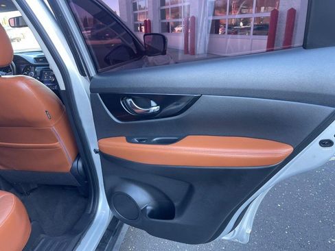 Used 2017 Nissan Rogue SL w/ SL Premium Package image 12