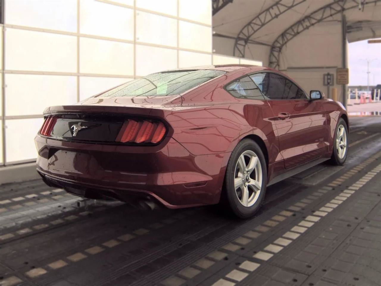 Used 2016 Ford Mustang Coupe RWD image 5