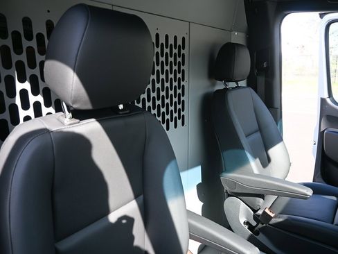 Used 2025 Mercedes-Benz Sprinter 2500 image 17