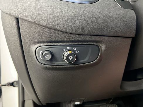 Used 2024 Chevrolet Equinox LS FWD image 18