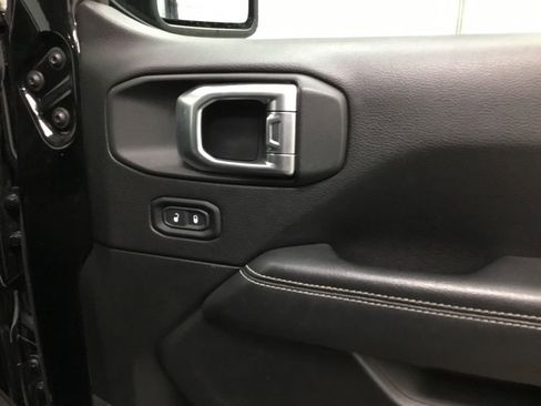 Used 2019 Jeep Wrangler Unlimited Sahara AWD/4WD image 23