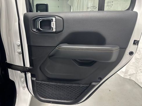 Used 2025 Jeep Wrangler Unlimited Sahara AWD/4WD image 47