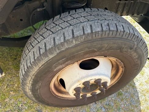 Used 2017 Ford E-350 and Econoline 350 XL w/ Power Windows & Locks Group image 10