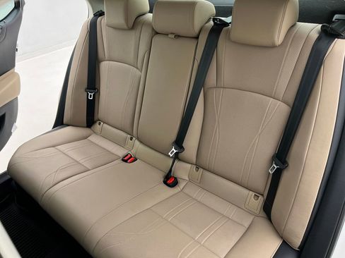 Used 2019 Lexus ES 300h image 17