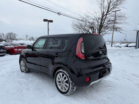 Used 2017 Kia Soul + image 5