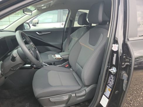 Used 2025 Kia Niro LX FWD image 3