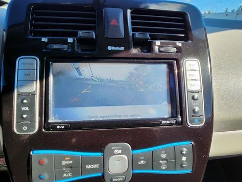 Used 2014 Nissan Leaf SV image 18