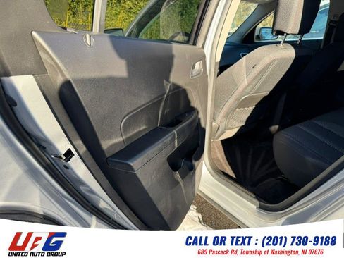 Used 2016 Chevrolet Equinox LT w/ Convenience Package image 10