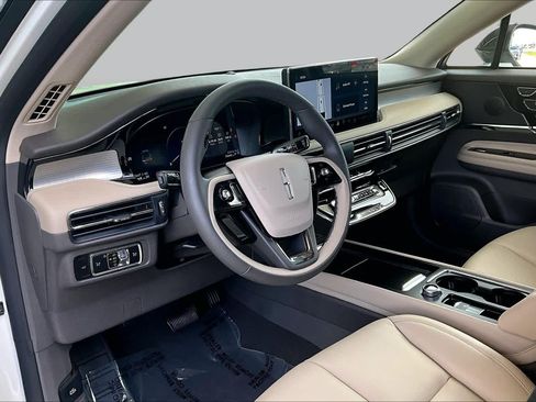 Used 2024 Lincoln Corsair FWD image 16
