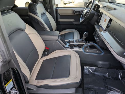 Used 2023 Ford Bronco Wildtrak image 27