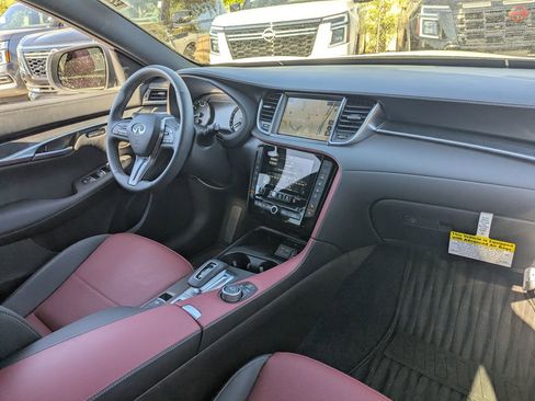 Certified 2025 INFINITI QX50 Sport AWD/4WD image 13
