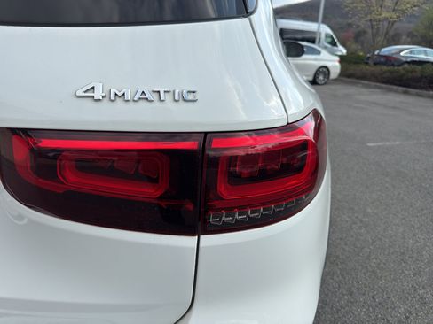 Used 2021 Mercedes-Benz GLB 250 4MATIC image 5