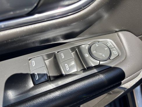 Used 2022 Chevrolet Suburban LS image 9