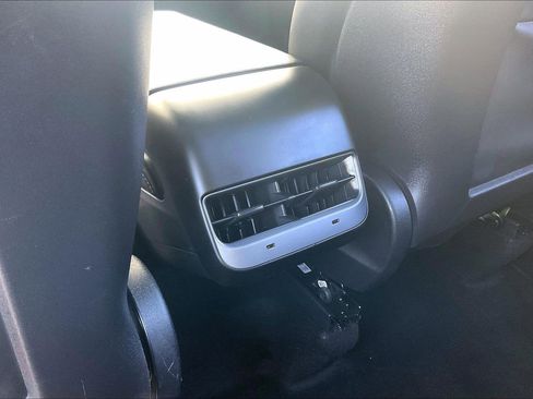 Used 2023 Tesla Model Y Long Range image 39
