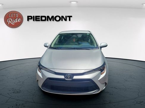 Used 2023 Toyota Corolla LE FWD image 2